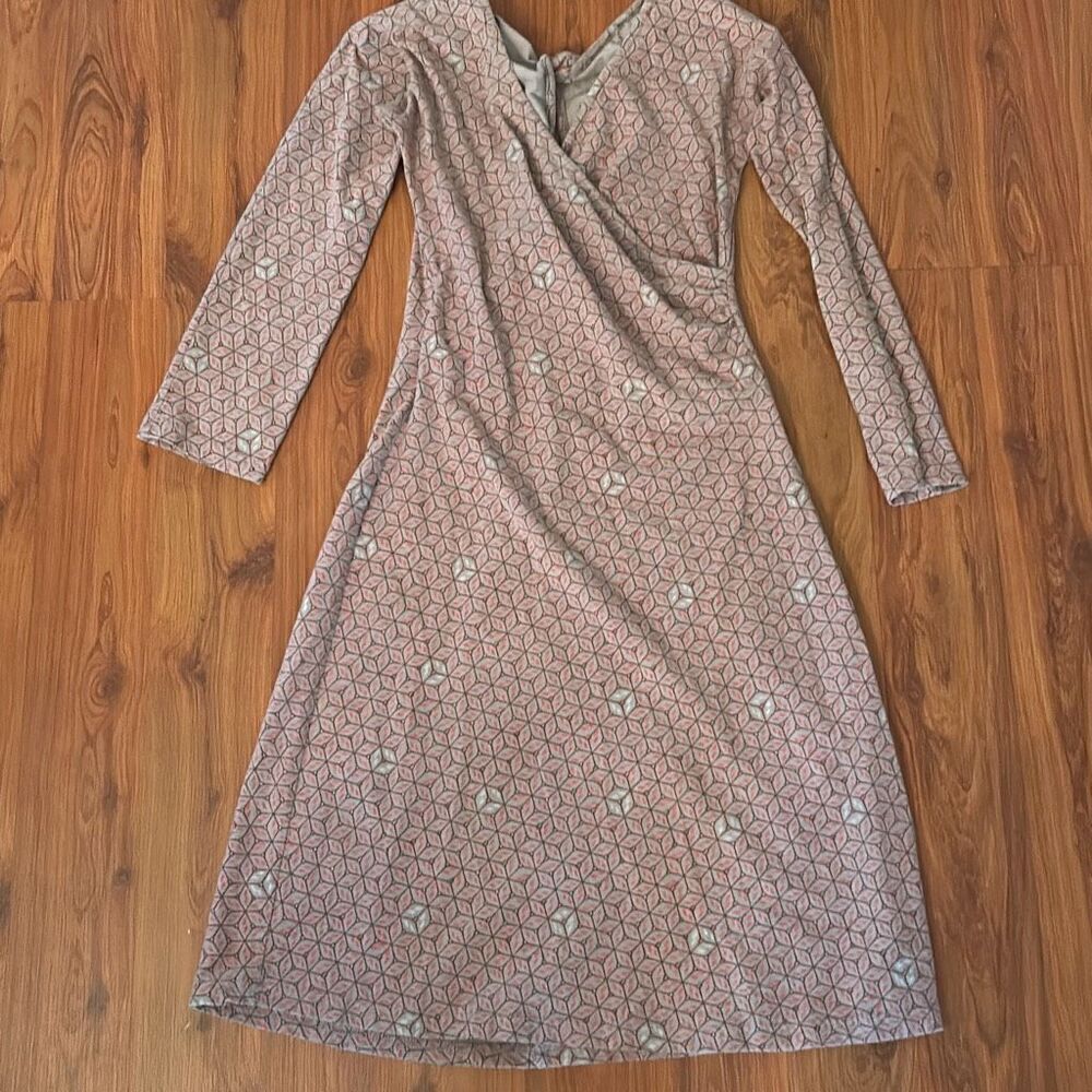 Patagonia wrap style gray and pink long sleeve printed dress twist back size S
